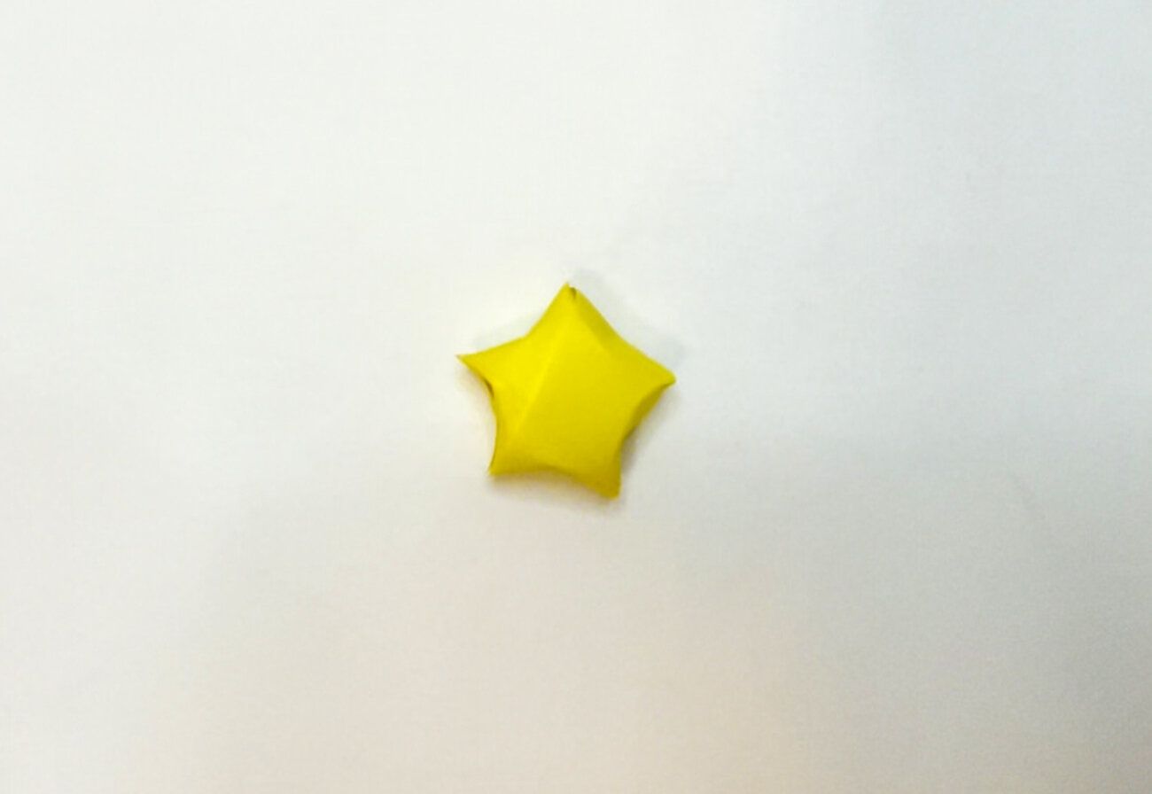 小さくてかわいい立体的な星の折り紙