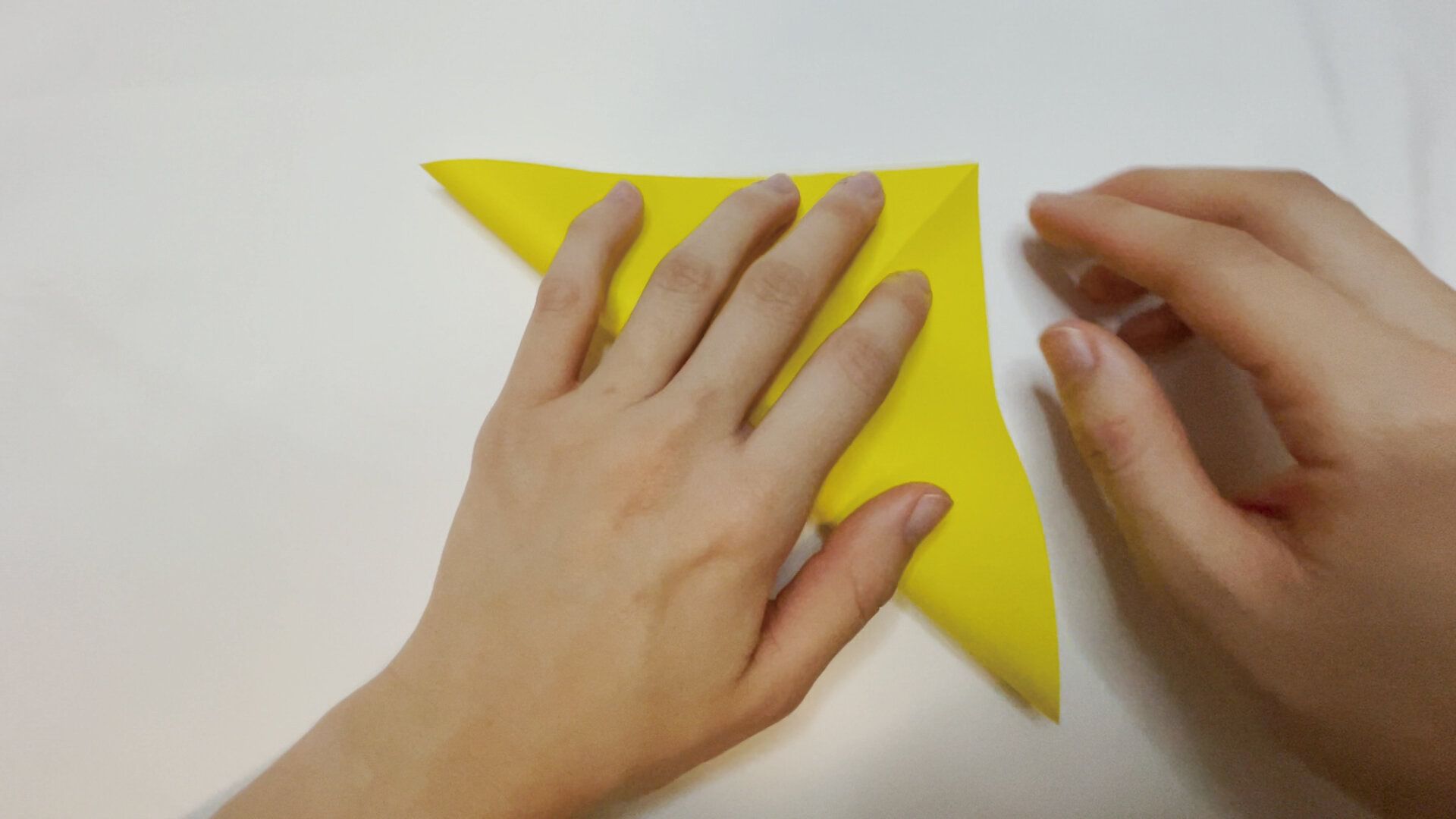 2枚の折り紙を組み合わせたメダルの折り紙３−２