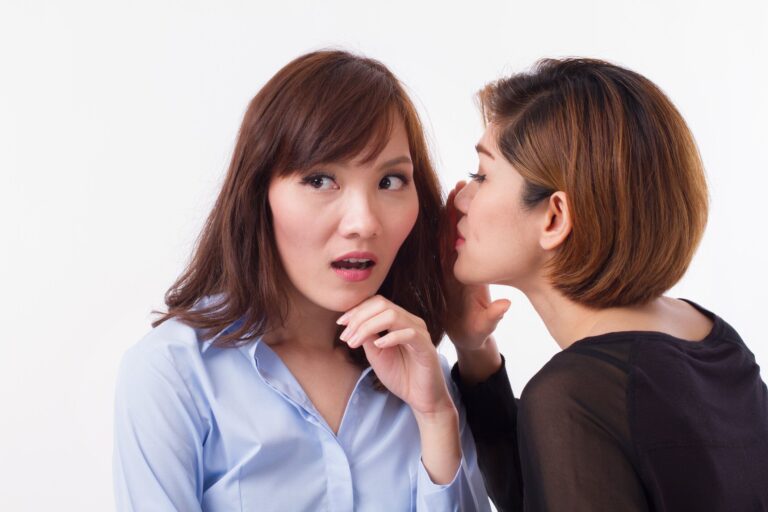 嫌われてしまうママ友はこんな人…いつも○○をしてしまう困った人だった！