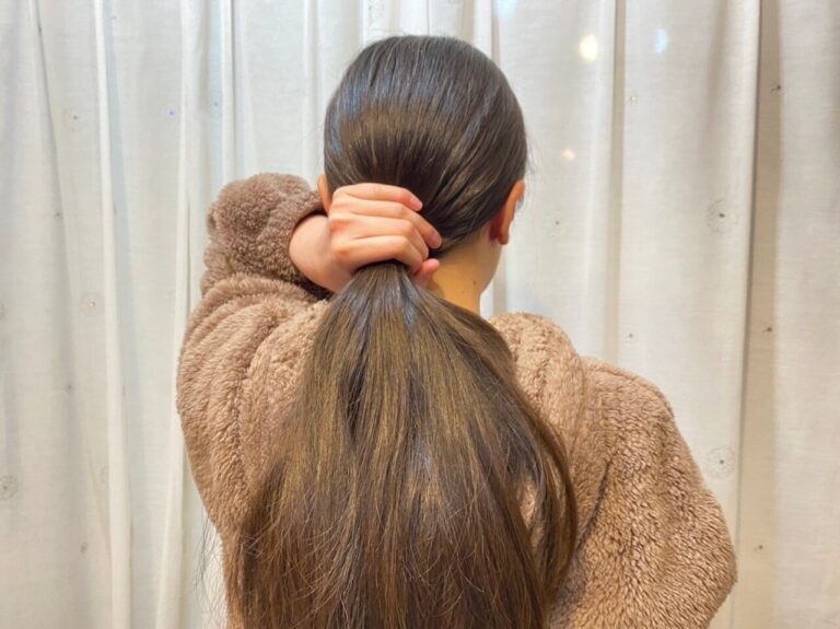 ヘアゴムがない時に便利！ヘアゴムなしの一つ結びヘアアレンジ♪