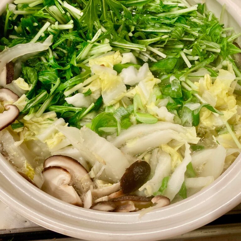 おすすめズボラ鍋「喉元過ぎれば水餃子」キャベツ・白菜の大量消費にも！
