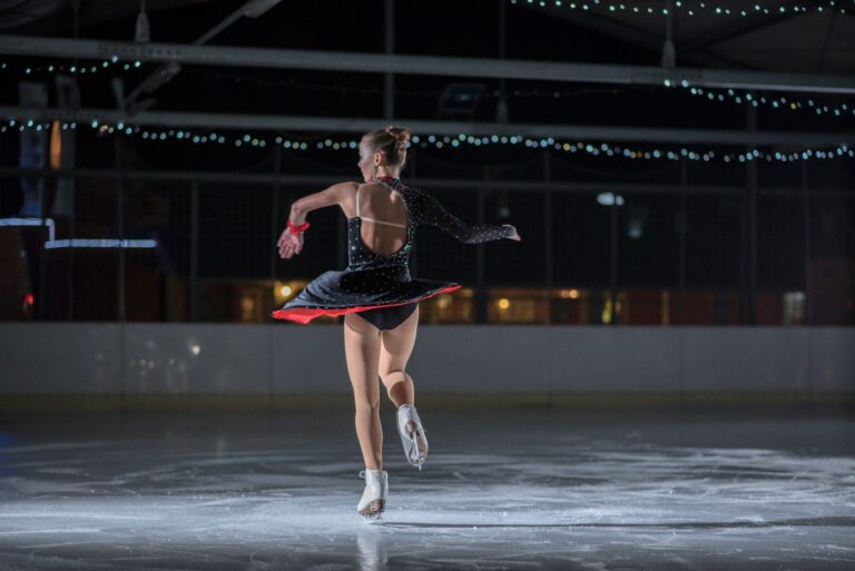 1着数十万円!? 羽生選手の“手袋”はちょっと特殊？フィギュアスケート衣装の気になるポイントを専門家が解説