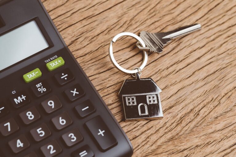 毎月10万円の住宅ローン。友達は繰り上げ返済より貯蓄が大事っていうけど本当!?