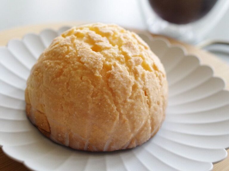 【ローソン新作】ザクザク食感がクセになる！メロンパンみたいなシュークリームが絶品でした