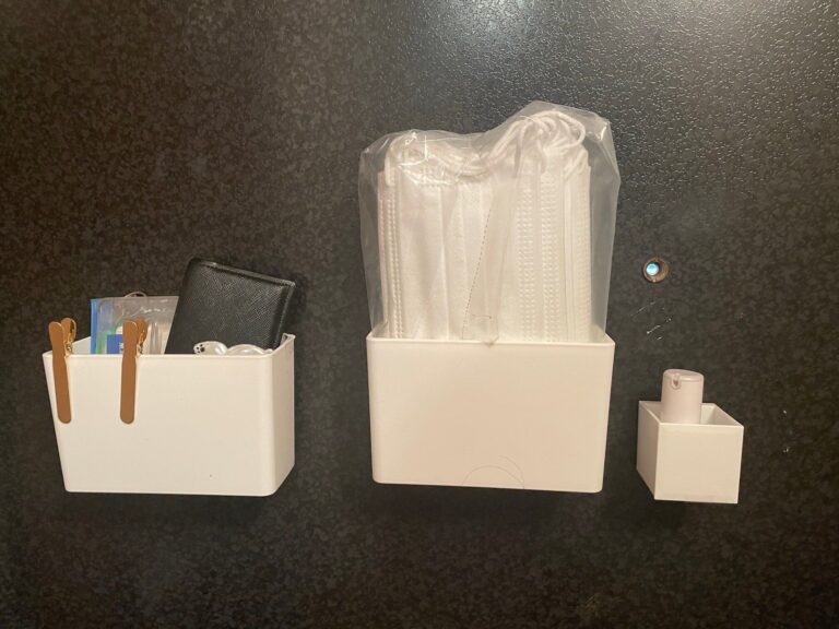 ダイソーアイテムで収納のない玄関にお支度グッズを取り付けてみました