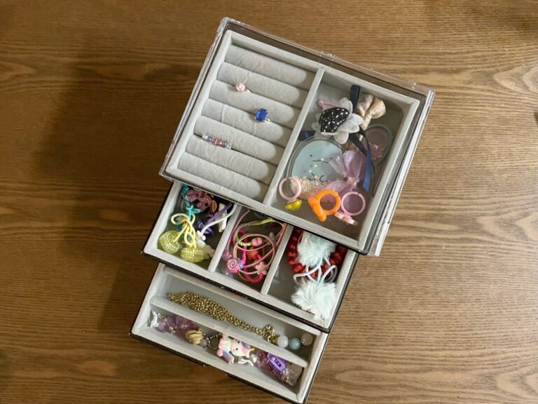 SNSで話題の100均収納で6歳娘のドレッサーを作ってみた！