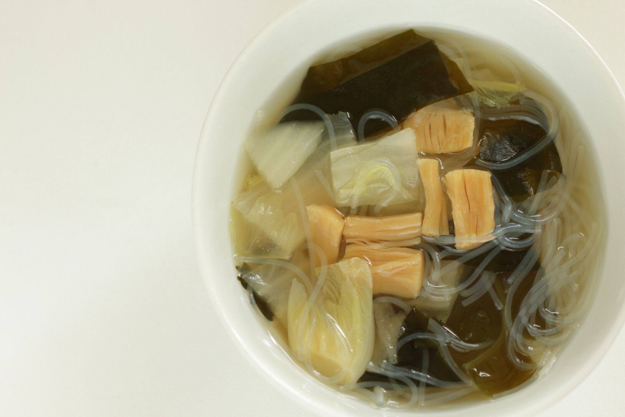 中華料理、干しホタテ、ワカメ海藻スープ