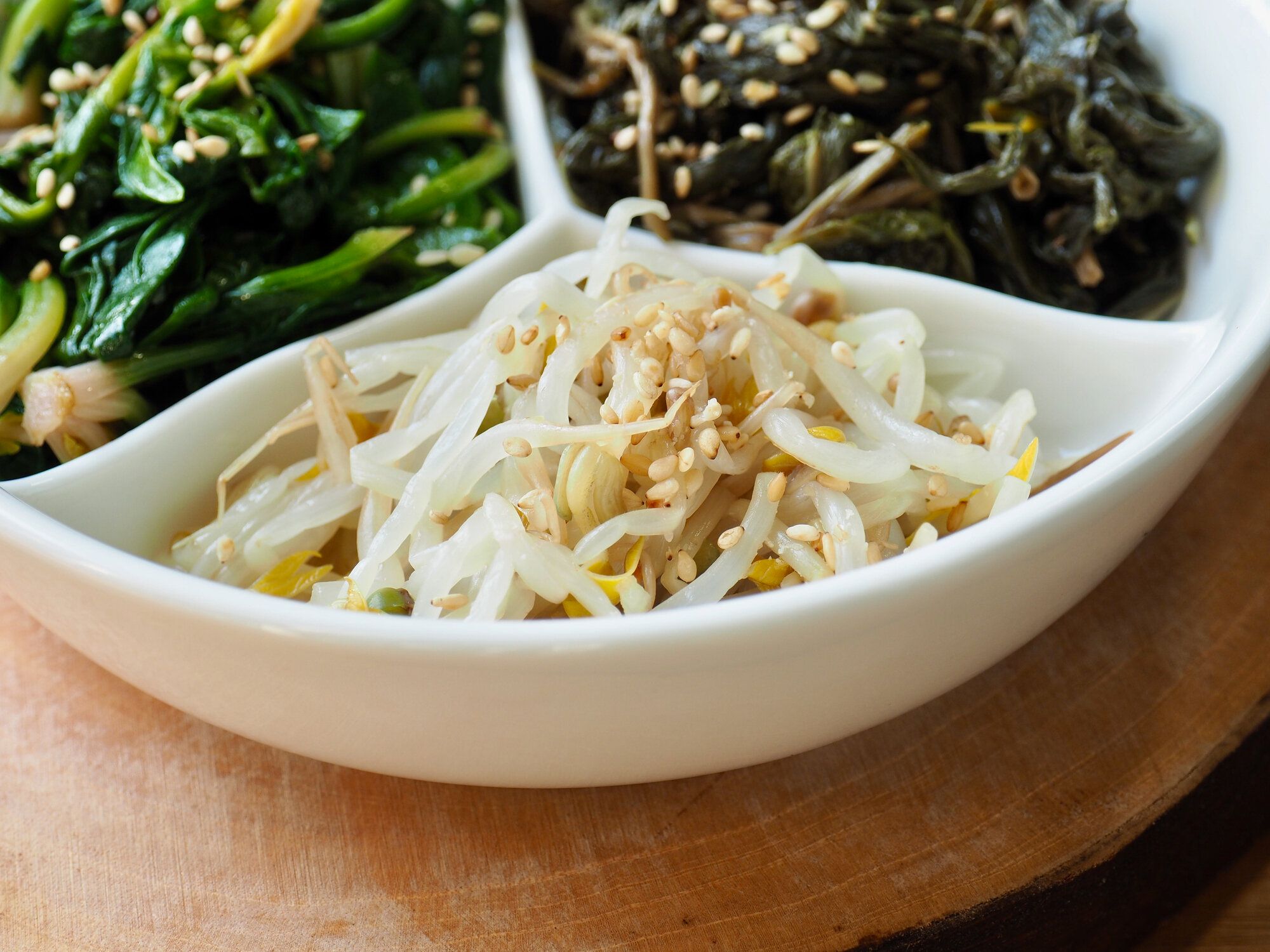 韓国料理ほうれん草、もやし、ハーブ、おかず