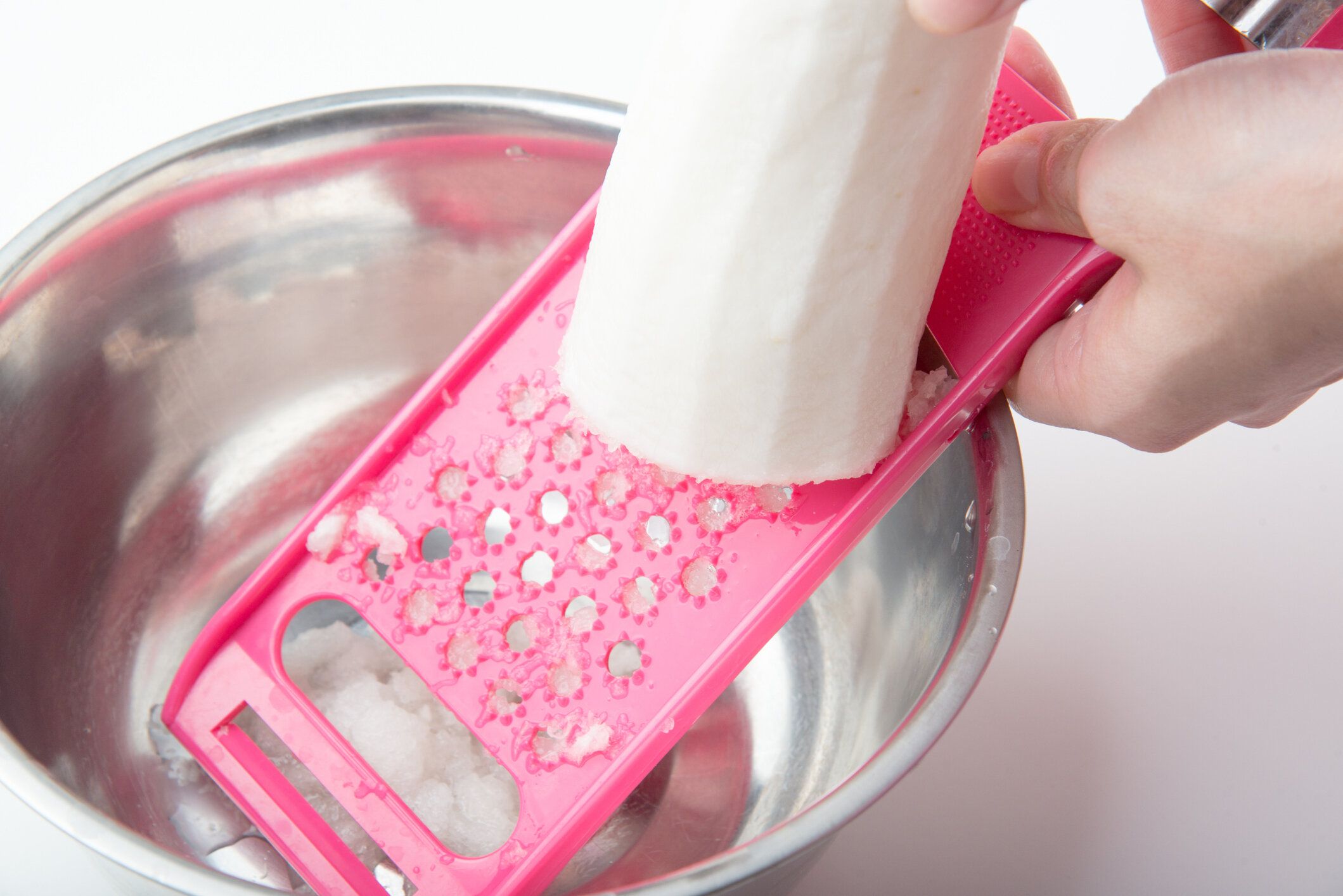 大根のオロシを作る