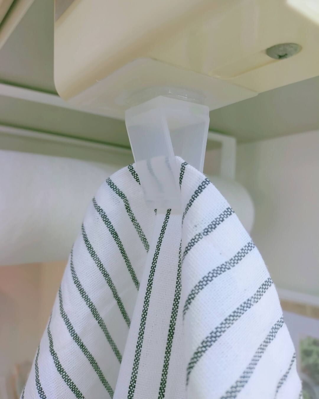 【セリア】挟むだけ！吸着シートクリップ