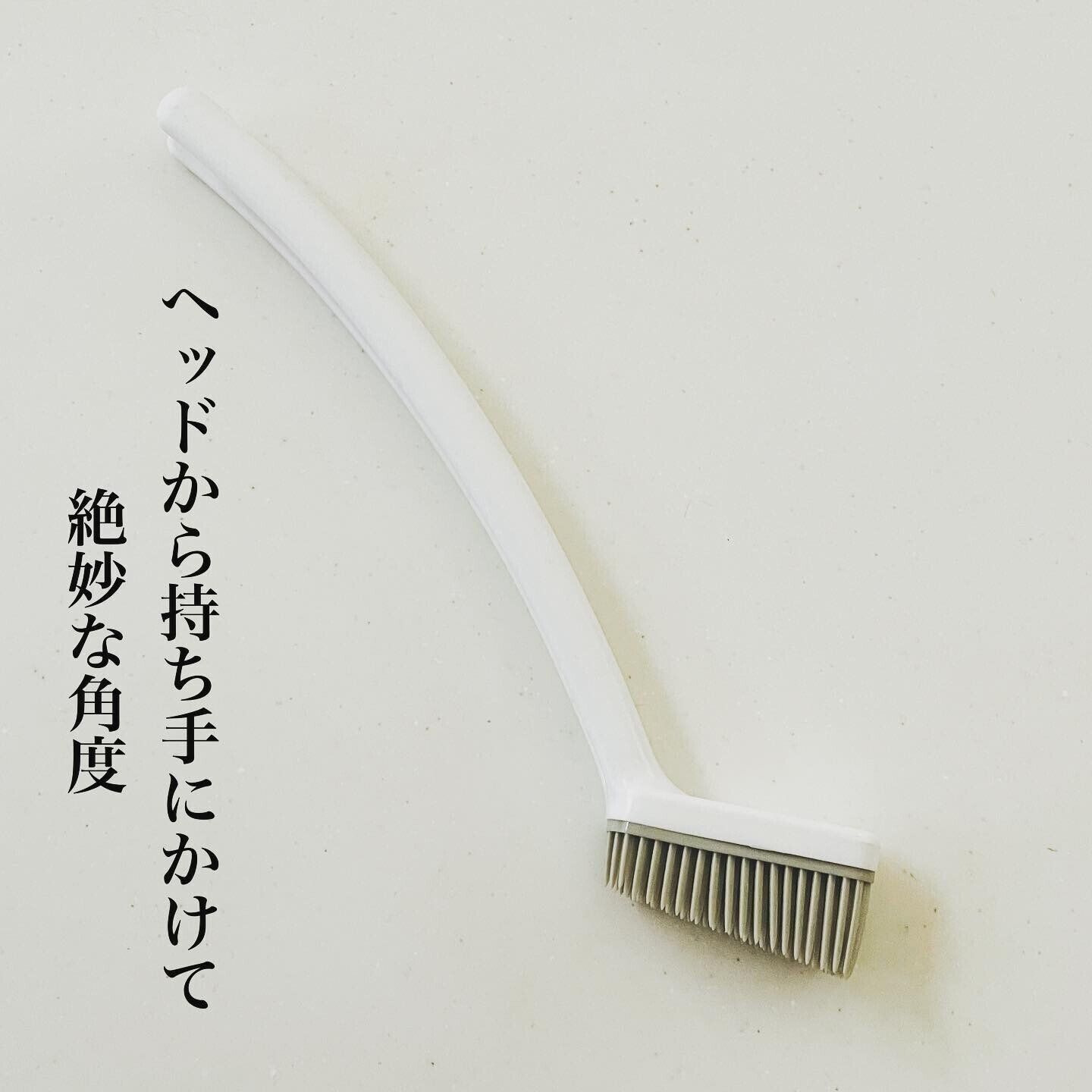 【ダイソー】「隙間ブラシ」はサッシの掃除で大活躍!