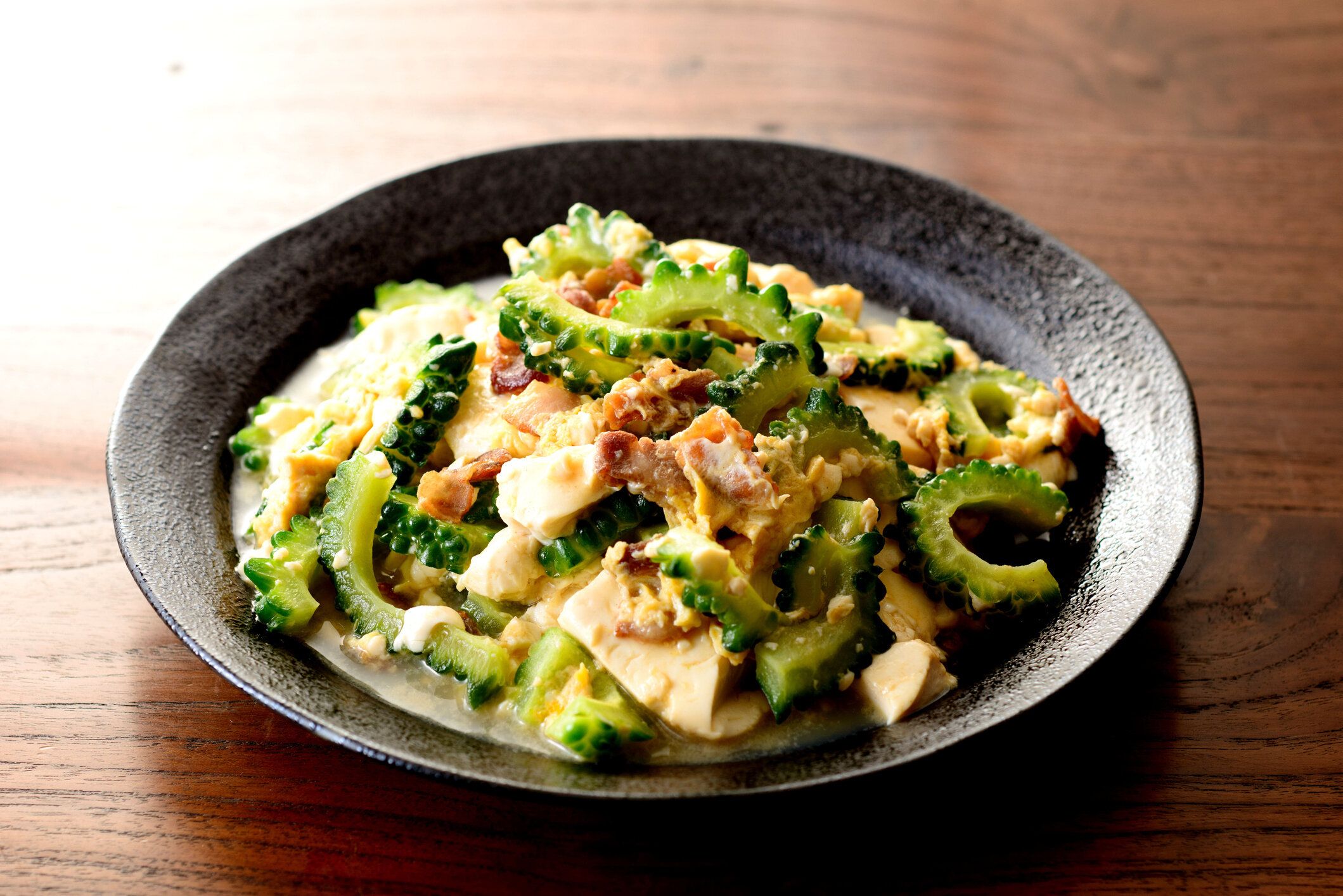 豚肉、豆腐、卵で炒めたビターメロン。