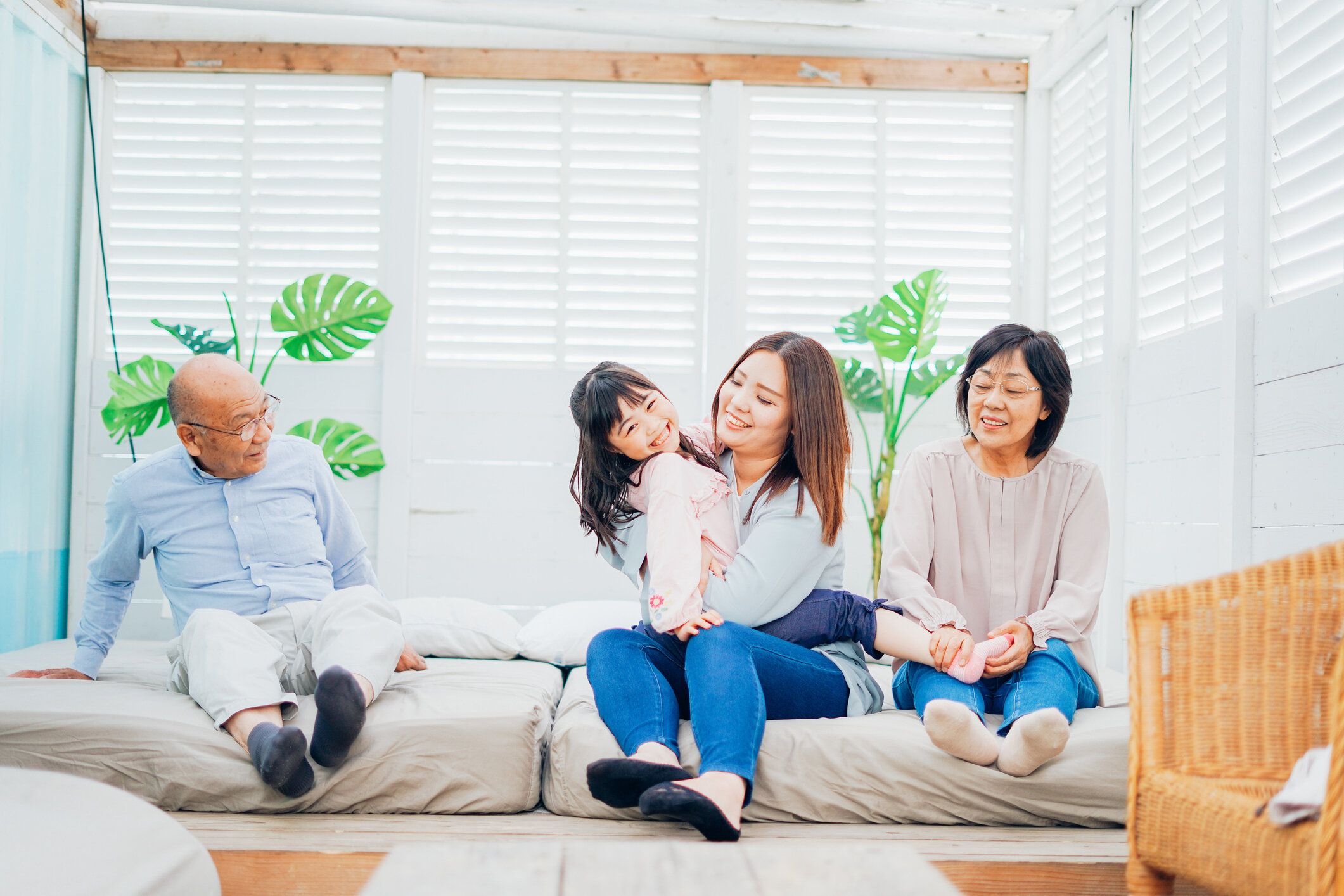 レジャー旅行で幸せな家族