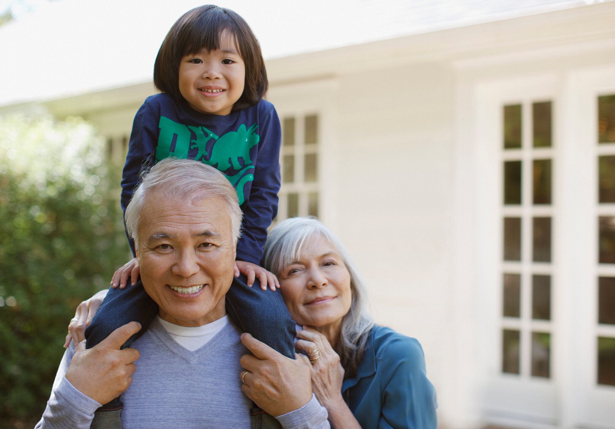 孫以上のカップルと独立した屋外