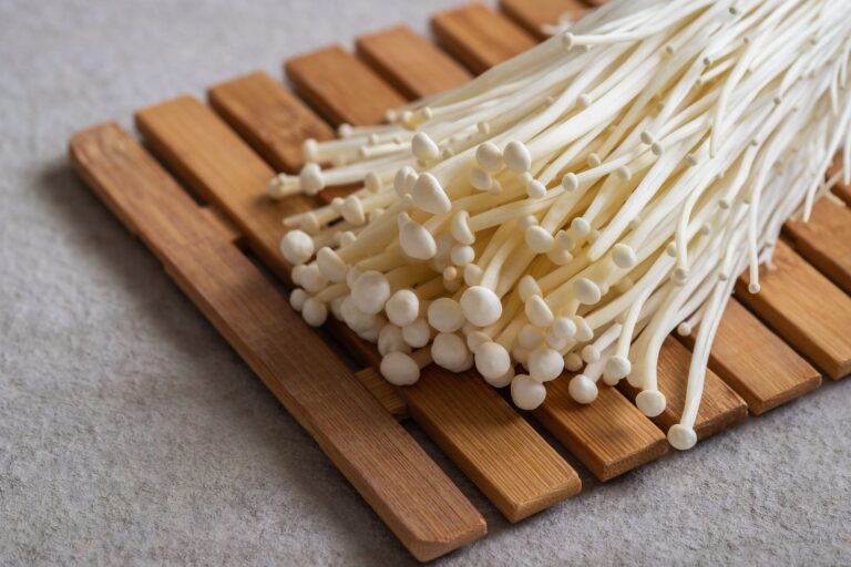 【野菜のプロ監修】「えのき」の保存方法は？正しい方法を知りおいしく使い切ろう！
