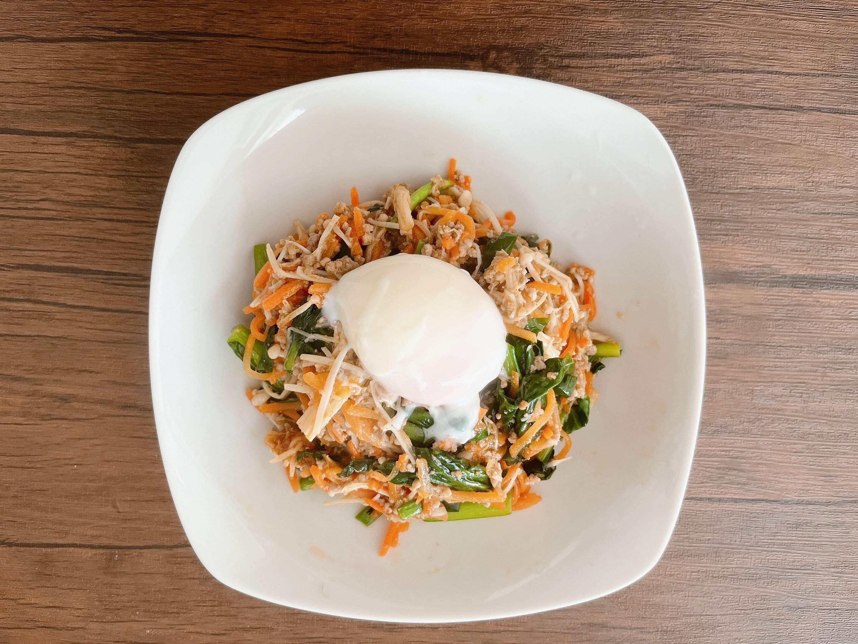 Kit Oisixのジューシーそぼろと野菜のビビンバ