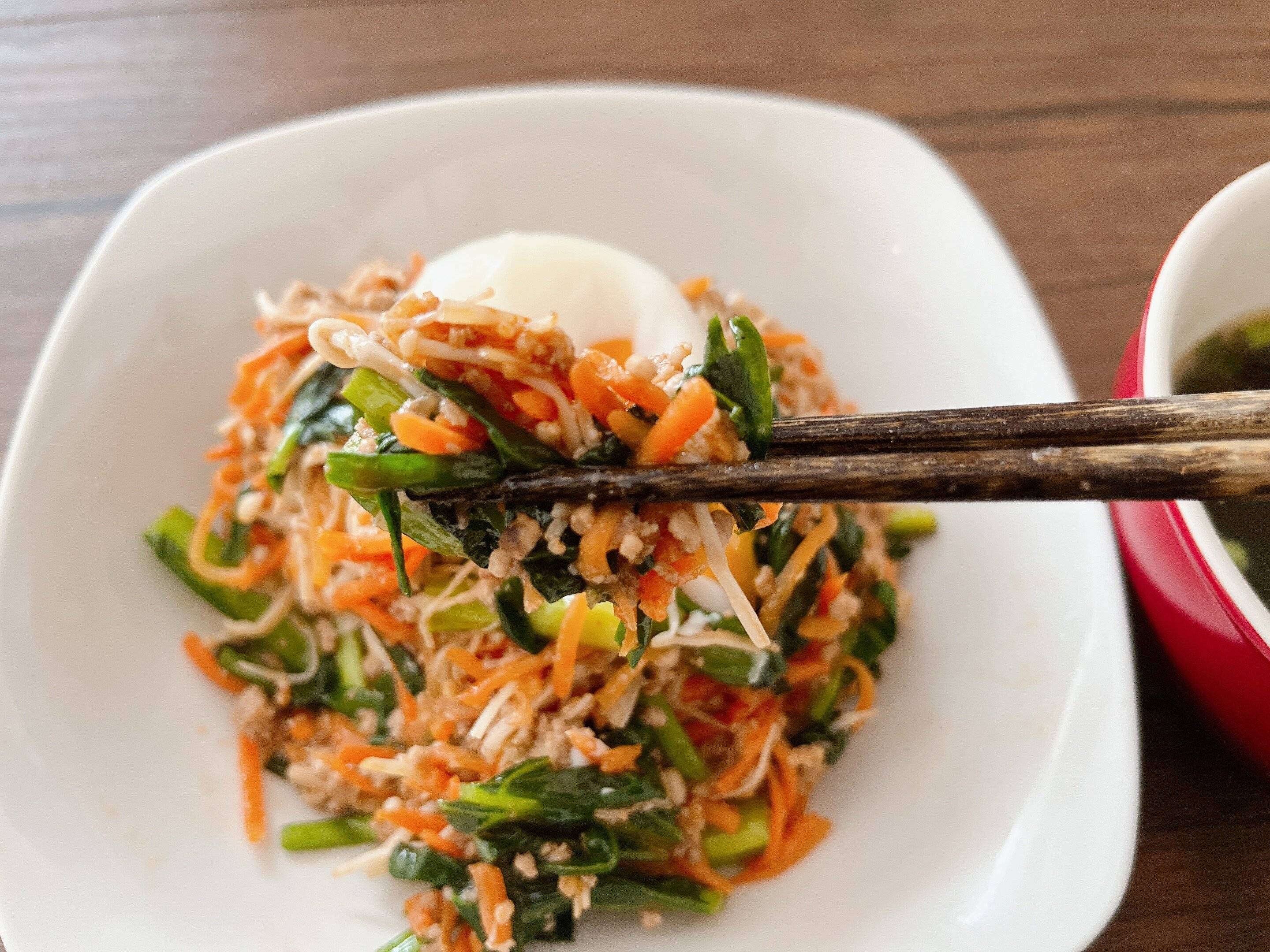 Kit Oisixのジューシーそぼろと野菜のビビンバ