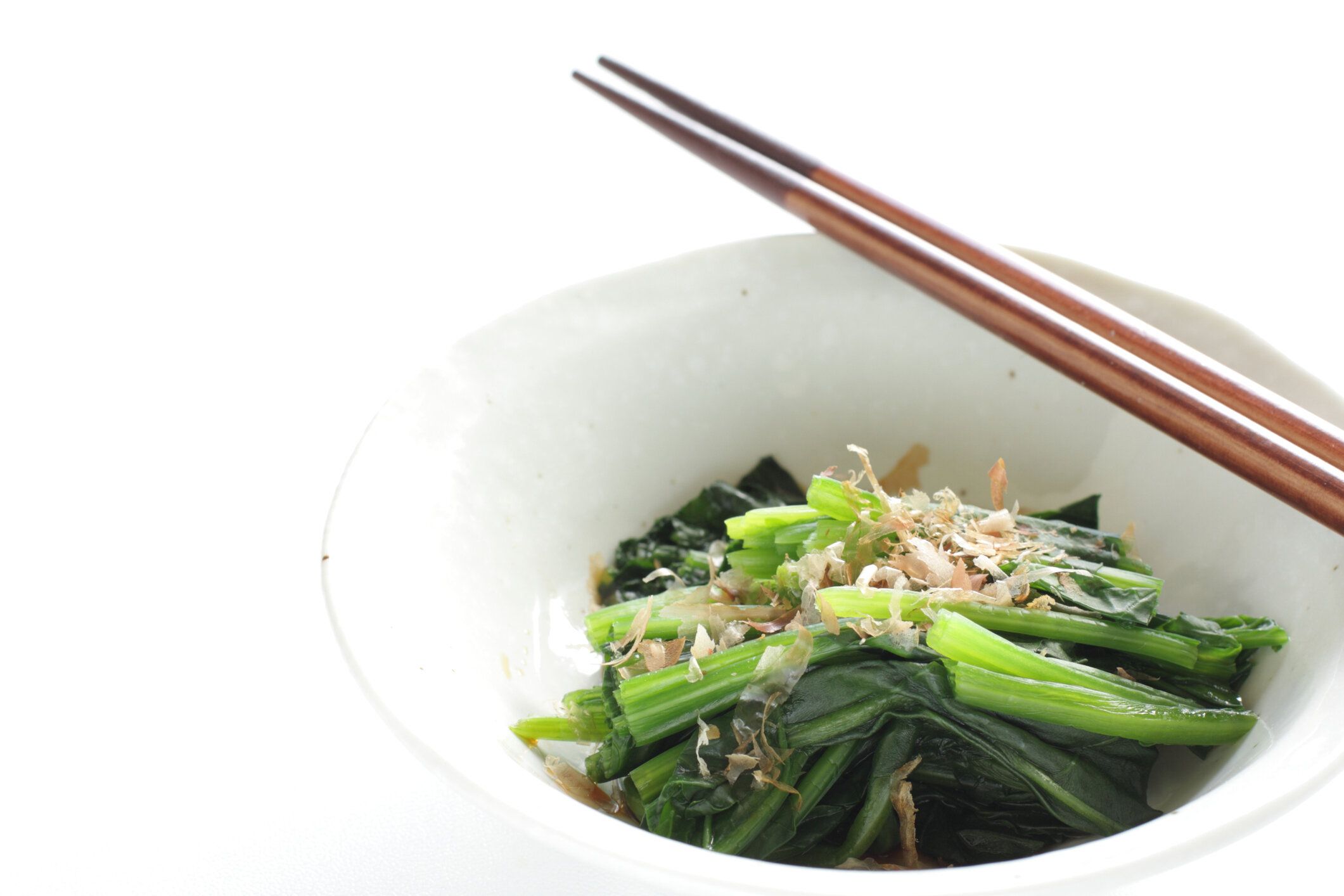 日本食、ゆでるほうれん草、かつおぶび(健康的な食べ物イメージ)