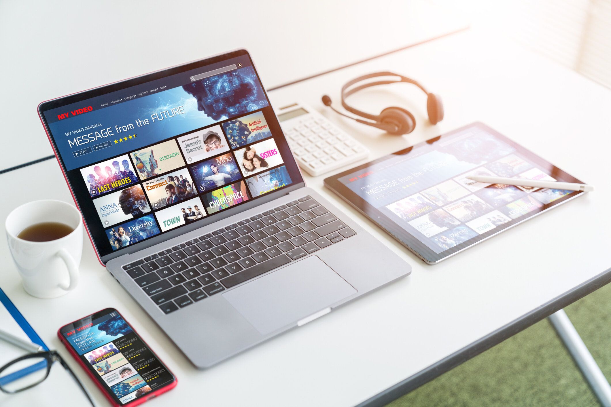 ビデオ配信サービスのインターフェース。サブスクリプション サービス。ストリーミングビデオ。通信ネットワーク。