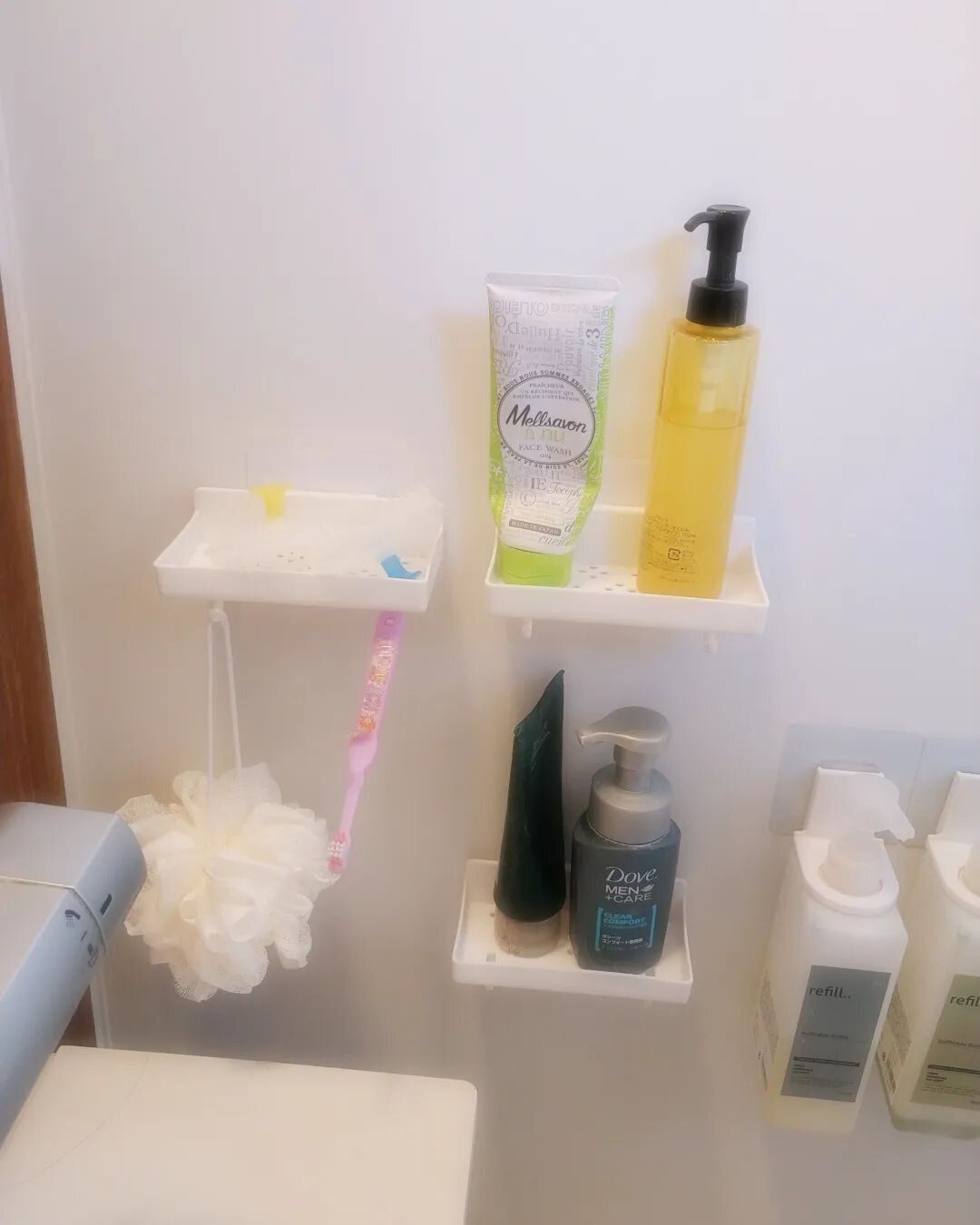 【セリア】もう吹きあげ不要!吸着小物棚