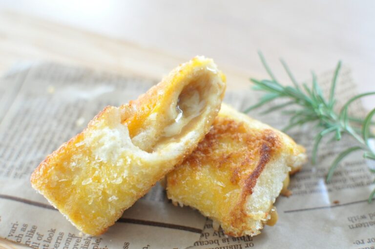 【食パンでチーズカレーパン】サクサクとろーり！できたてカレーパンを楽しもう