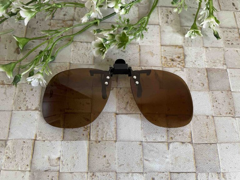 メガネさん必見！ダイソーでメガネに付けるサングラスが買えるよ！