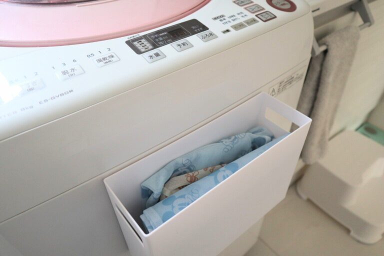 まるで山崎実業！330円で作れる『マグネット付き洗濯ネット収納BOX』