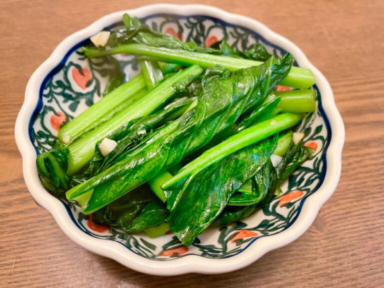 味付けはしょうゆだけ！すぐてきでおいしい「小松菜炒め」のつくりかた