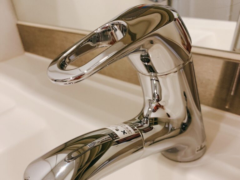 【蛇口の掃除】30秒で蛇口が洗剤なしで輝く掃除技とは？毎日の小掃除でできるワザも紹介