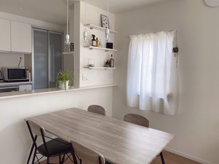 リビングが汚れる前にやっておく予防家事3選！えんぴつ汚れを簡単に落とす方法も紹介