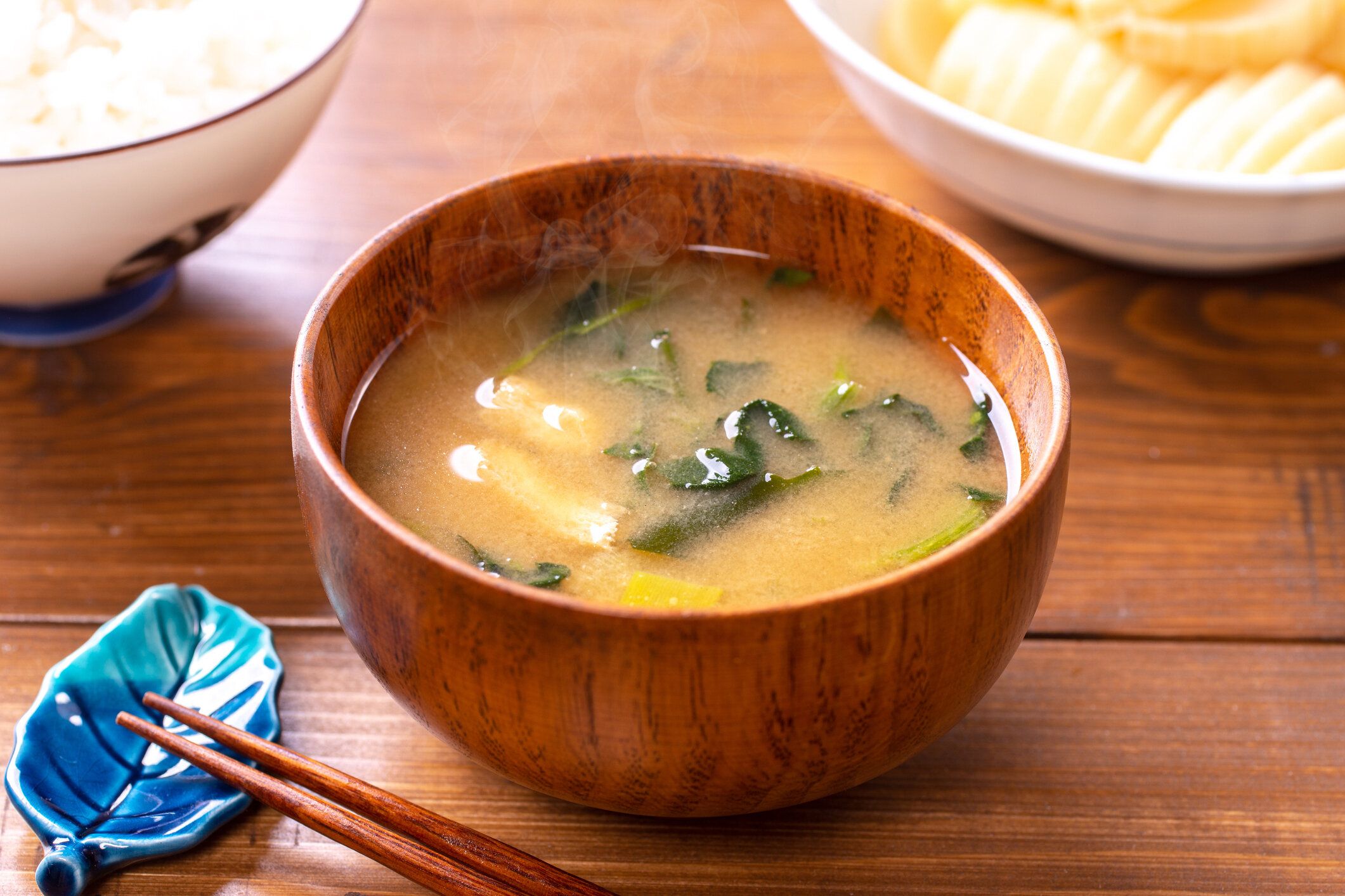 味噌汁(ほうれん草と揚げ豆腐)