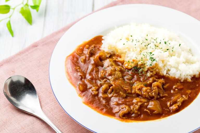 【管理栄養士監修】気になる「ハヤシライス」のカロリーや炭水化物量とは？食べる際に押さえるべきポイントを紹介
