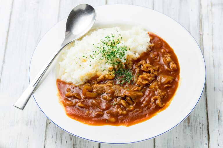 【管理栄養士監修】賞味期限切れの「ハヤシライス」はいつまで大丈夫？傷んだときの特徴や保存方法を解説！