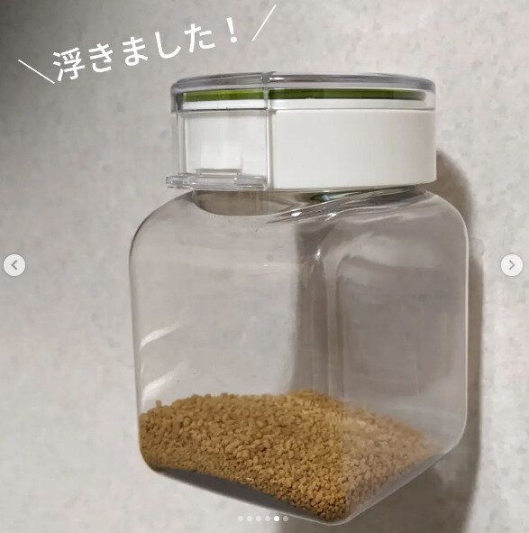 ダイソーのアイテムで調味料ボトルを浮かせちゃう!