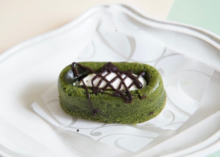 【ローソン】大ヒット商品の新作は、濃厚な味わいを楽しめる抹茶味「生ガトーショコラ　抹茶」