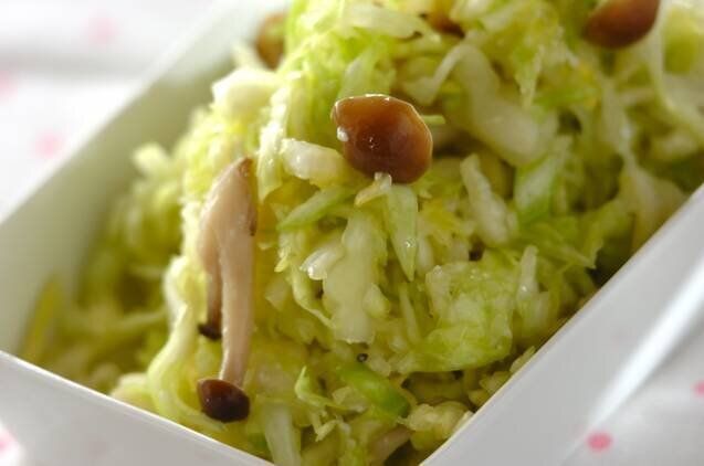 作り置きキャベツとシメジの塩麹もみ