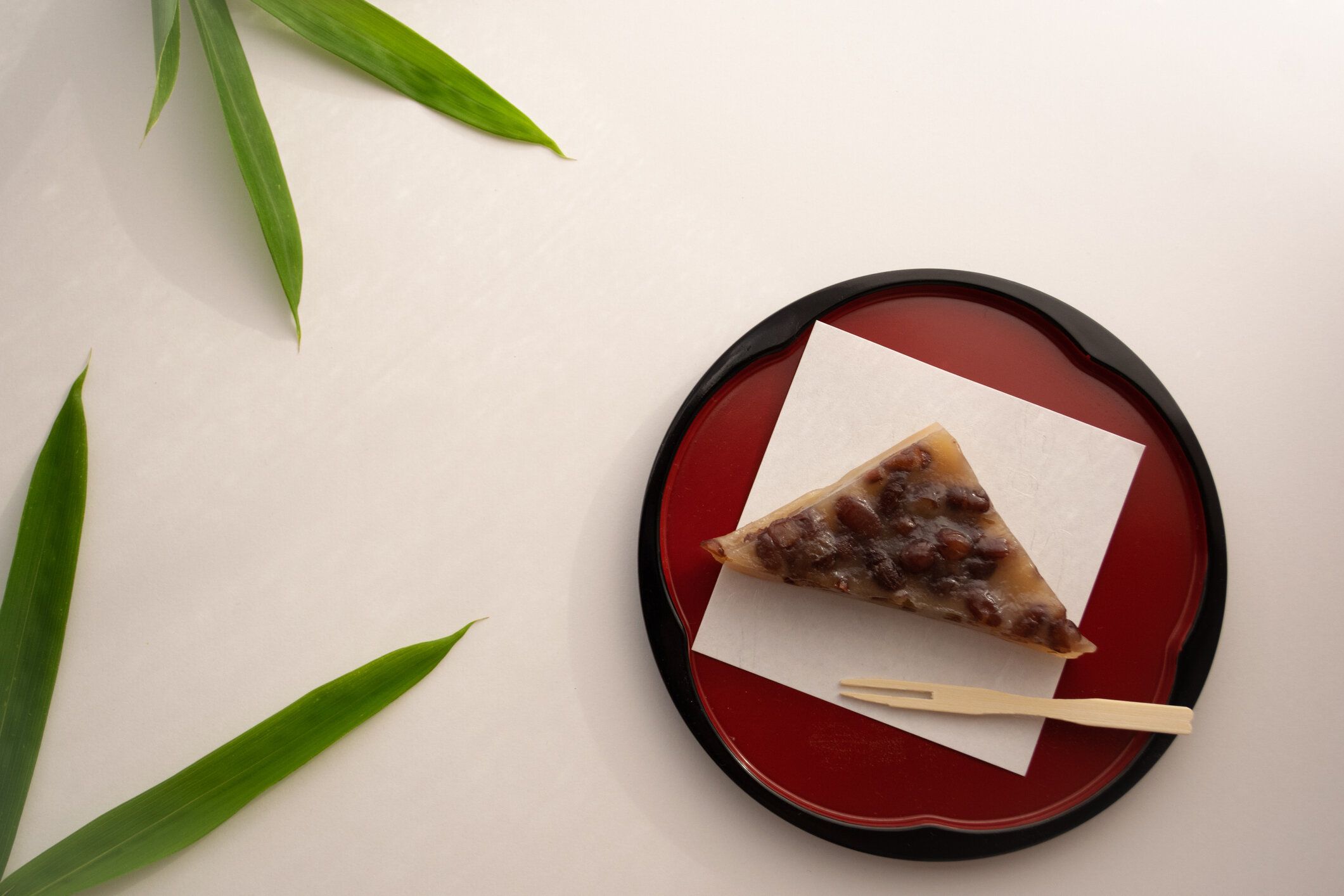 南月と呼ばれる三角形の日本の矢印のゼリー甘い