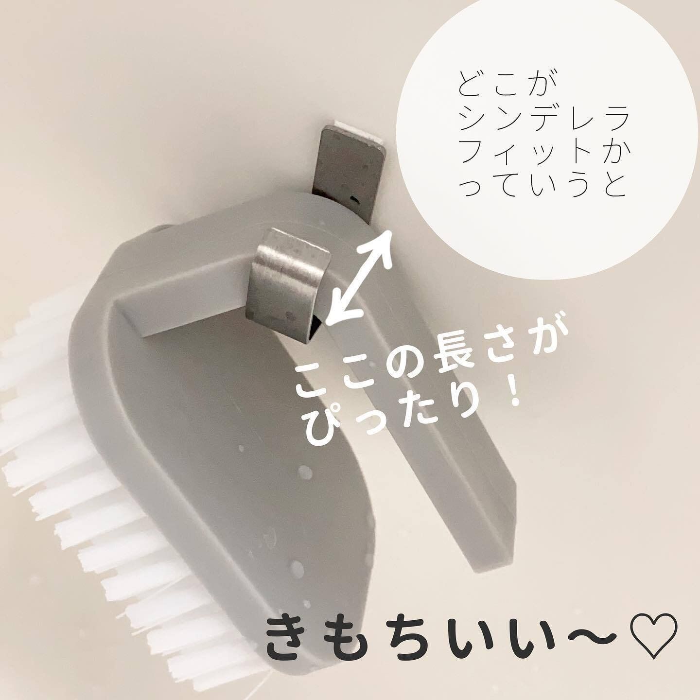 【セリア】立つミニブラシとコップホルダーを組み合わせて、洗面台のお手入れスペースを設置