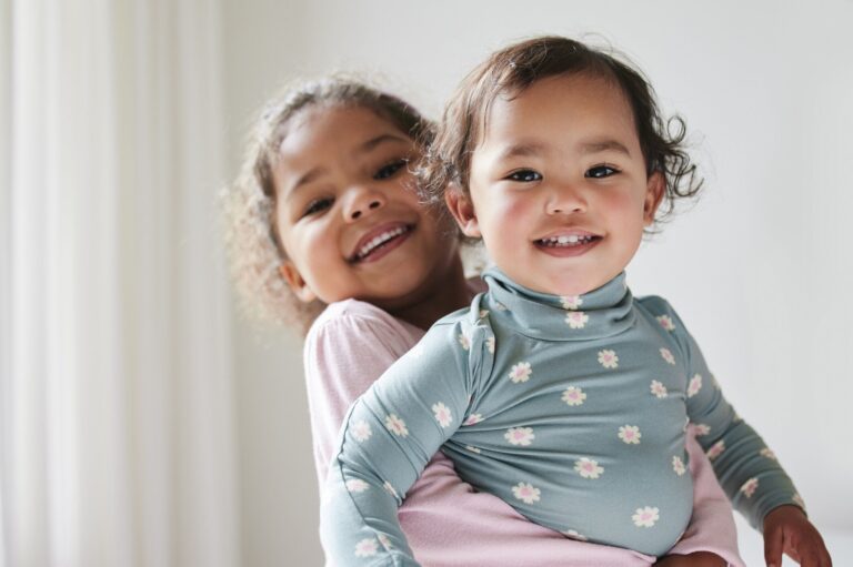 妹おもいのお姉ちゃんの行動に感動の涙。高い所から降りられなくなった妹への対応に「すごい！」の声