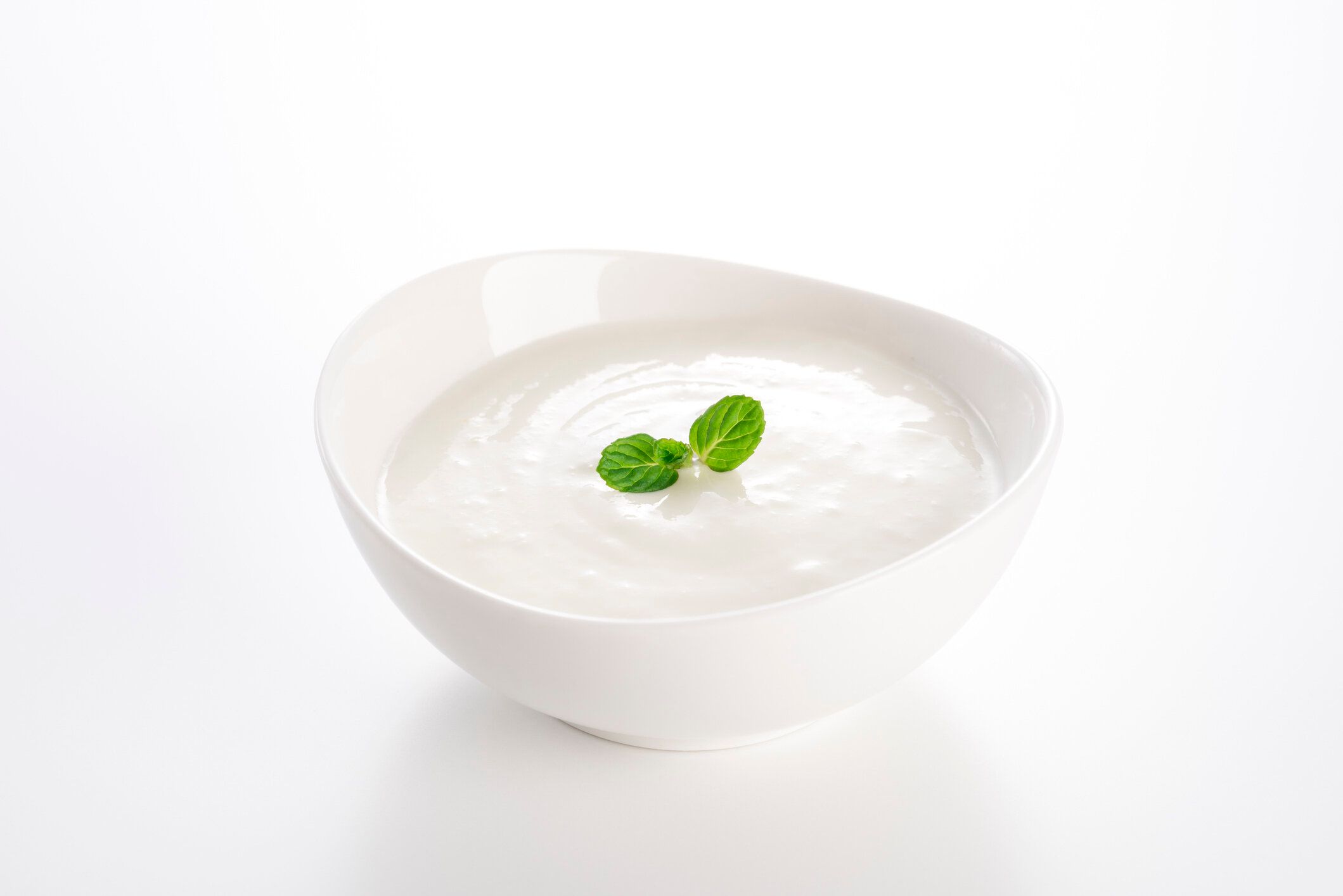 ガラスのボウルにヨーグルト