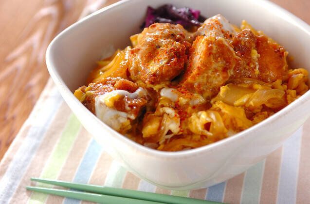 鶏唐の半熟卵とじ丼