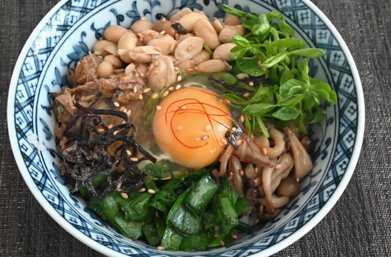 包丁なし！作り置きもできる♪丼ぶりひとつで８品目！栄養満点「韓国風納豆ごはん」