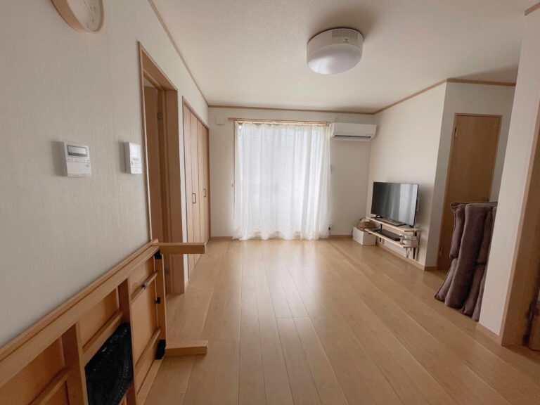 空間づくりが大好きなシンプリストが実践！狭〜いリビングを広々つかうためのアイデア3選