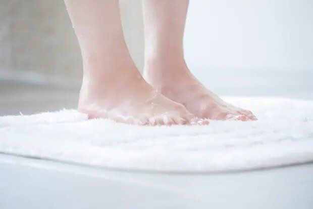 バスマットの洗濯、みんなはどうしてるの？気になる洗濯頻度と洗い方