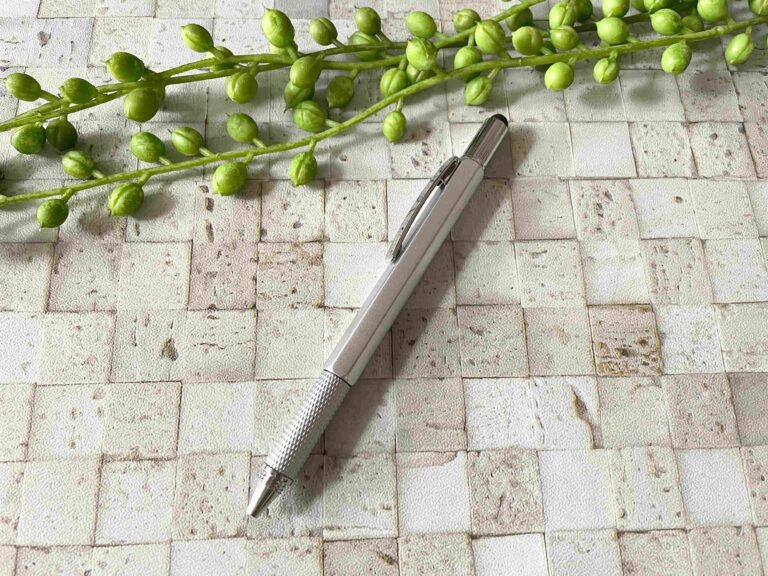 【ワッツ】とりあえず買っとこ！5通り使える「なんかすごいペン」