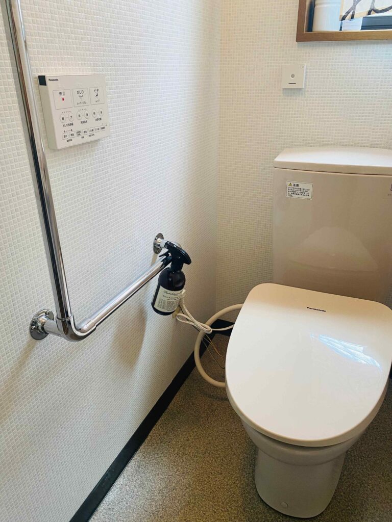 毎日掃除してるのになんか臭う…トイレのニオイの元凶スポット3カ所は？