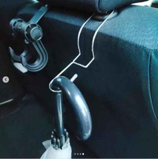 【セリア】車の中に傘置き場を設置できちゃう!