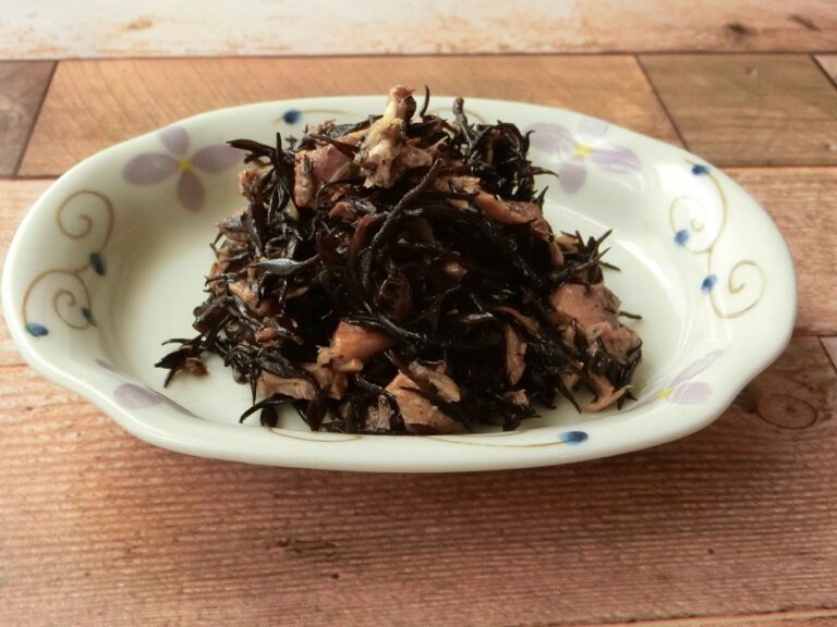 火も包丁も使わない！サバ缶を使って材料2つでつくる簡単和え物