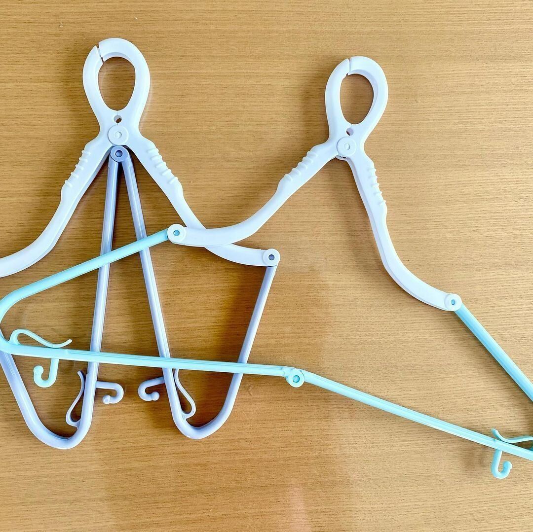 【セリア】アウトドアに便利な折りたたみハンガー