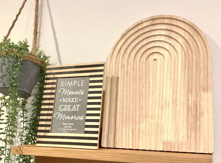 【スリコ】これ1つで韓国インテリア風に！「アーチボード」